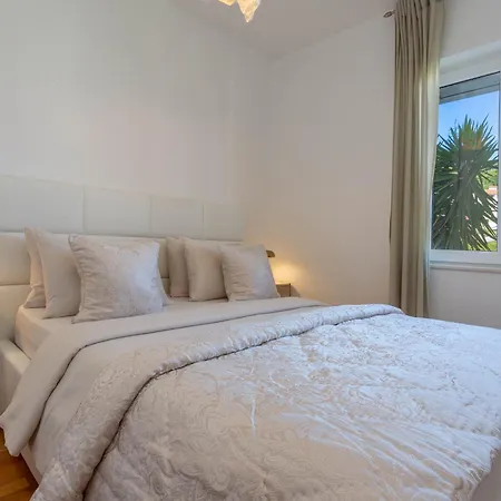 Апартаменти Tia Hvar View *